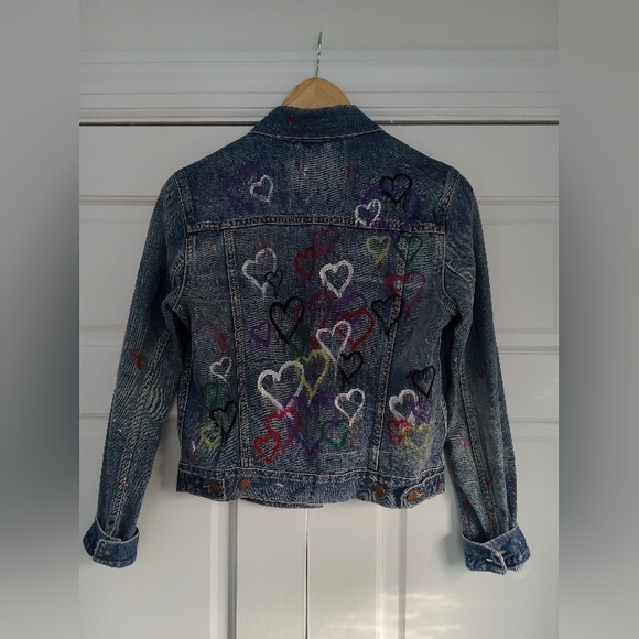 VINTAGE CUSTOM HAND PAINTED MULTICOLORED HEART GRAFFITI  BLUE DENIM JACKET XS - Picture 1 of 6